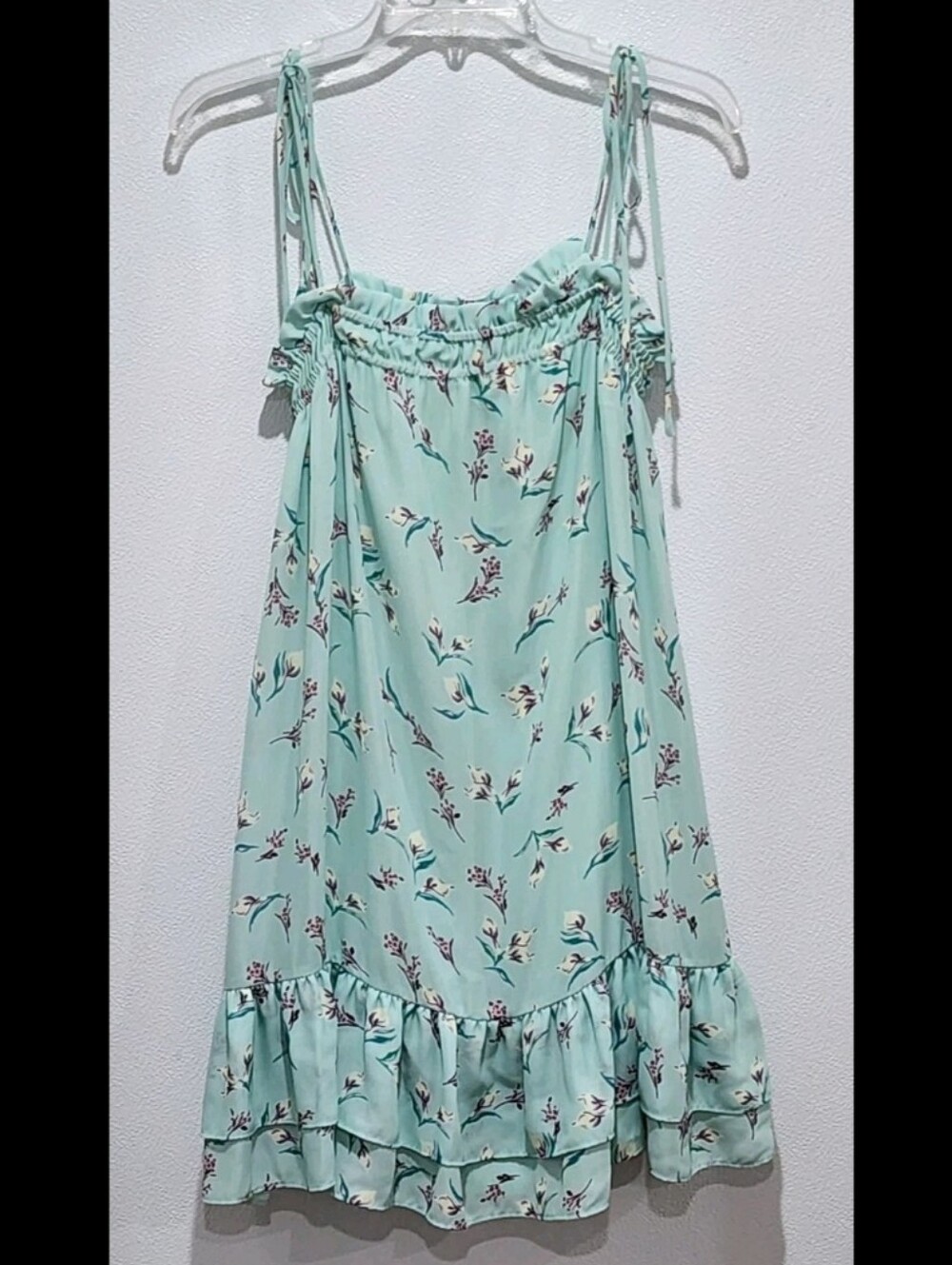Gianni Bini NWT Floral Mini Dress Size Small Tie Shoulder Ruffle Hem Smocked